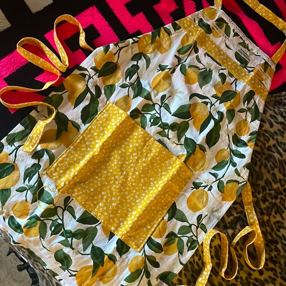“When Life Gives You Lemons” Apron 🍋 - Picture 6 of 10